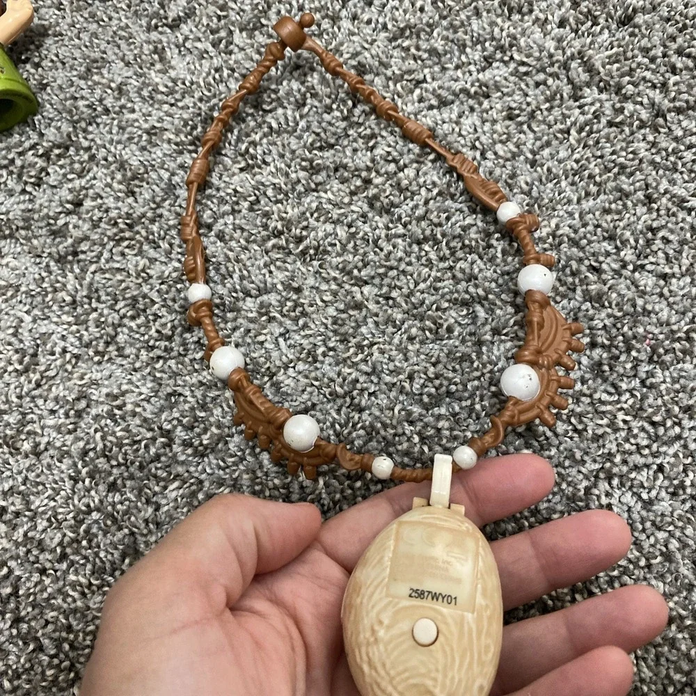 Disney Moana Heart of Te Fiti Light Up Necklace Toy Brown Blue Pendant no light!